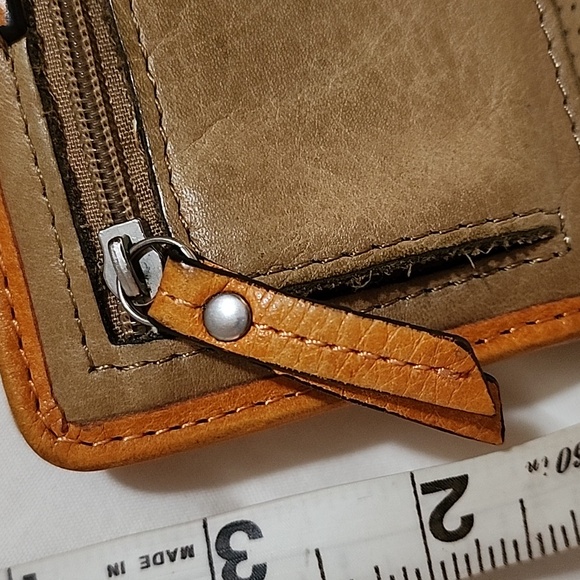 womans Fossil bi-fold wallet - Picture 3 of 8